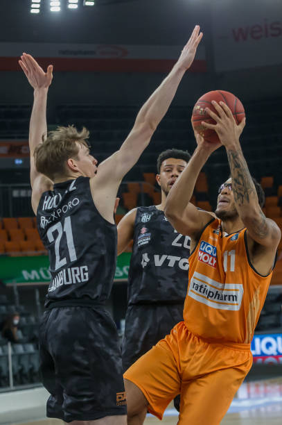 首场胜利 首场胜利